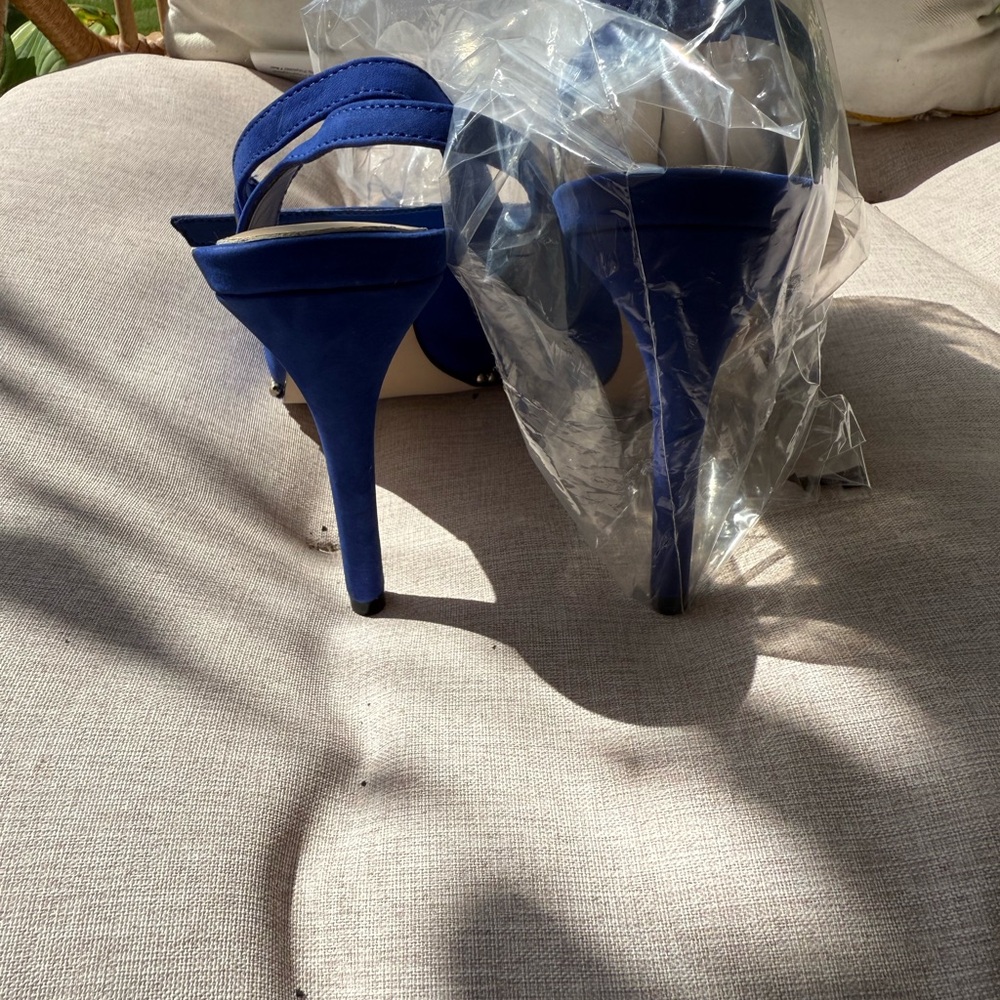Gianni Bini Renatay Electric  Blue Suede Heels “SZ8” - Picture 5 of 12